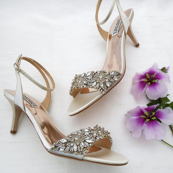 Badgley Mischka Richelle, Ivory, NWT (box) several sizes, wedding sandals - Picture 1 of 3